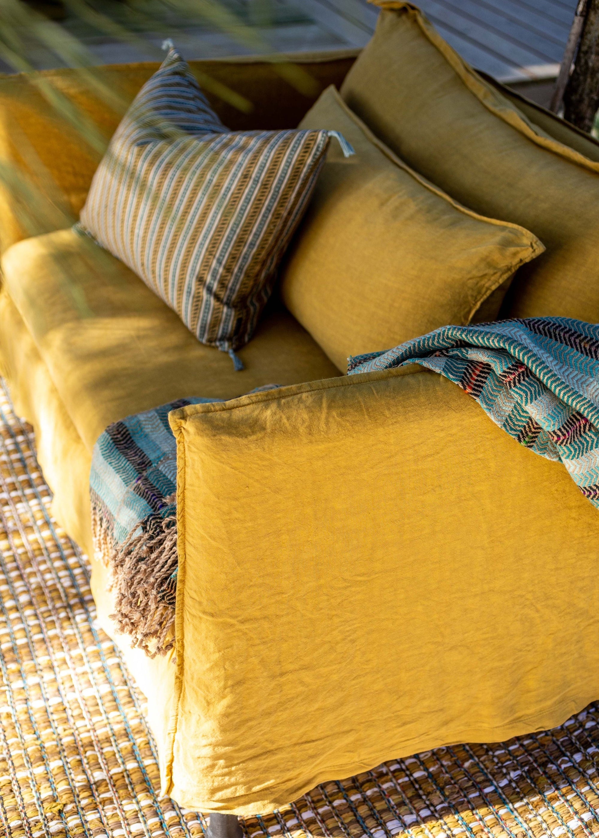 Loveseat Holi